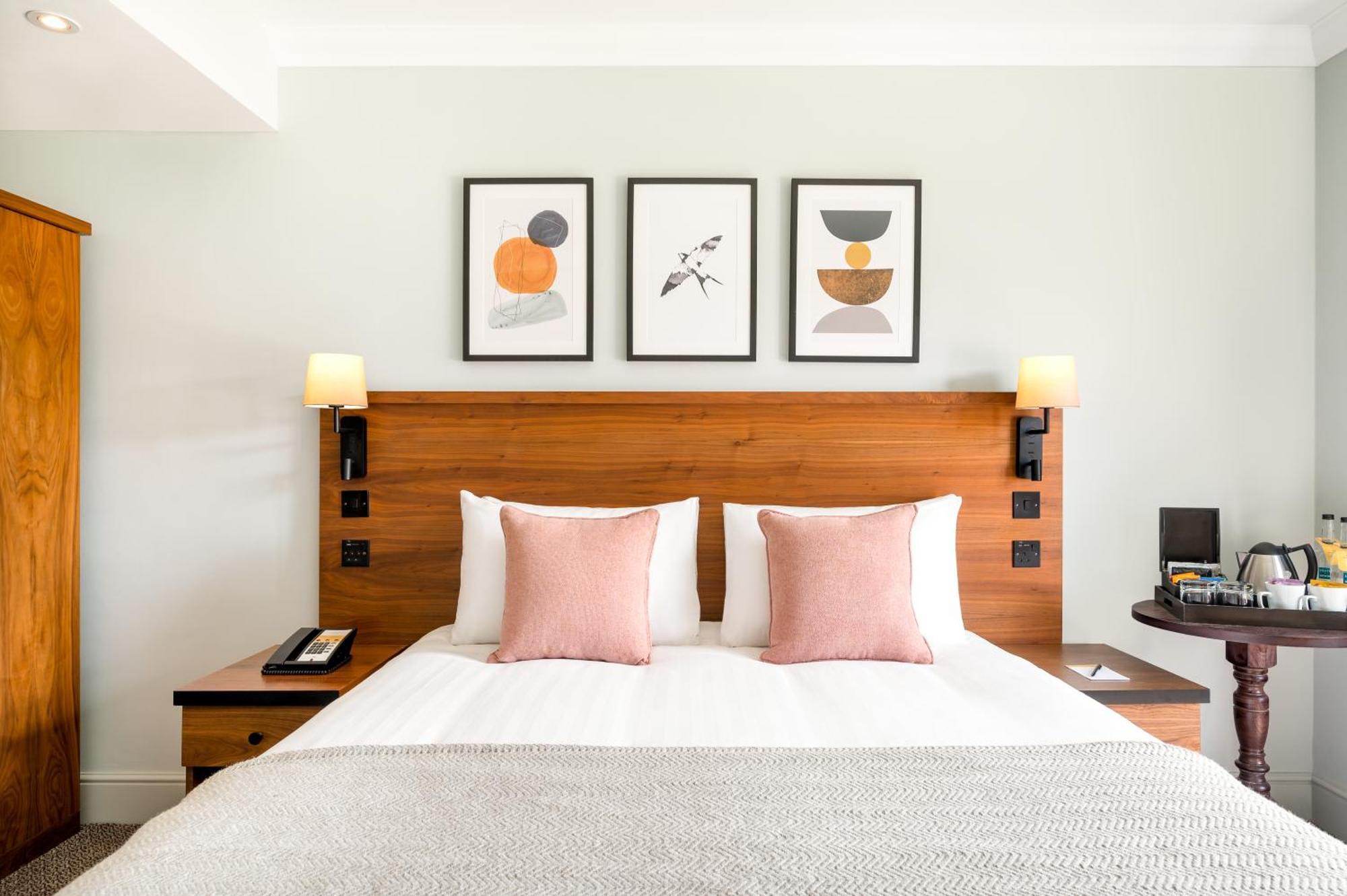 Voco Lythe Hill Hotel & Spa By Ihg Haslemere Bagian luar foto