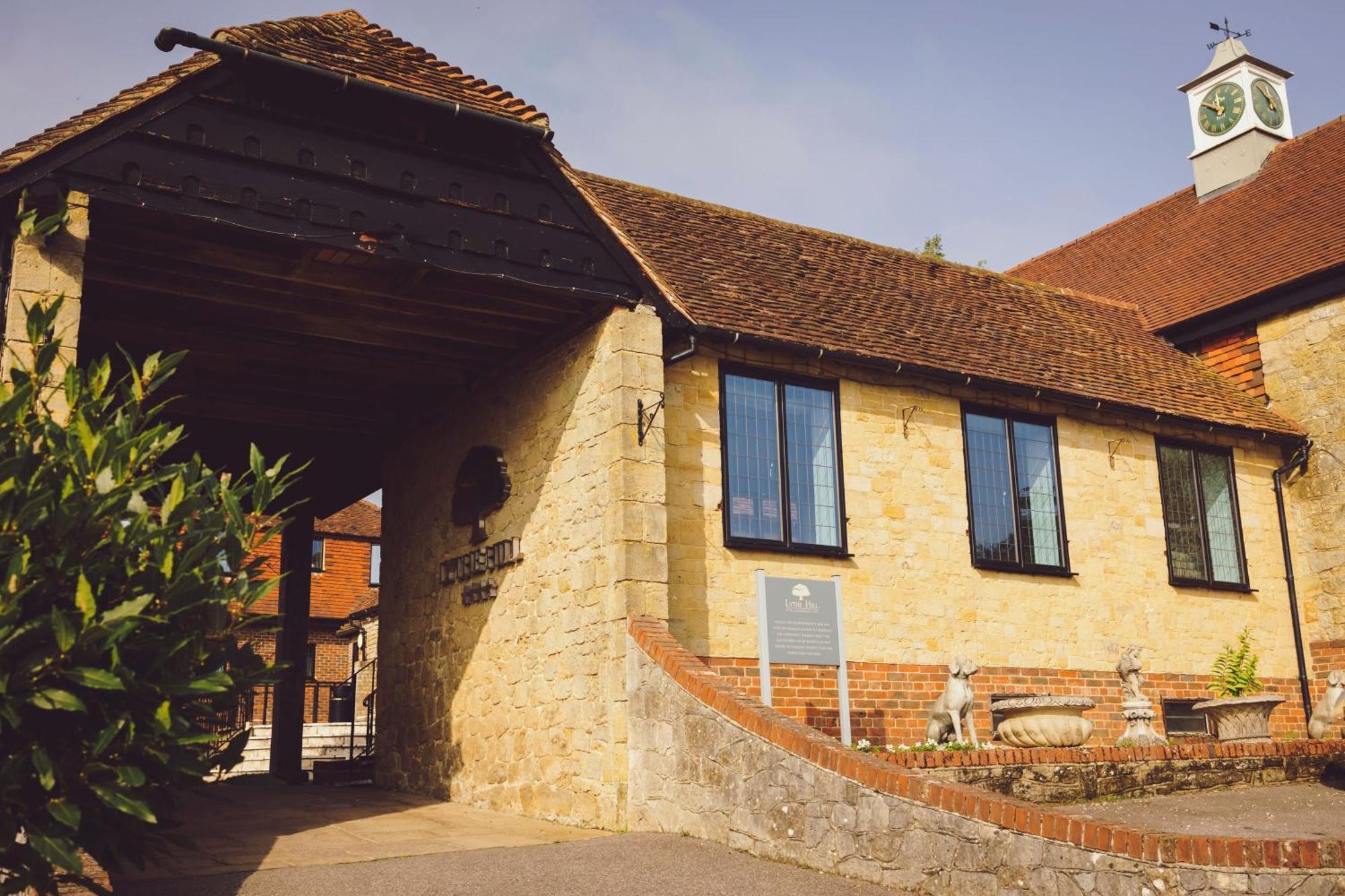 Voco Lythe Hill Hotel & Spa By Ihg Haslemere Bagian luar foto