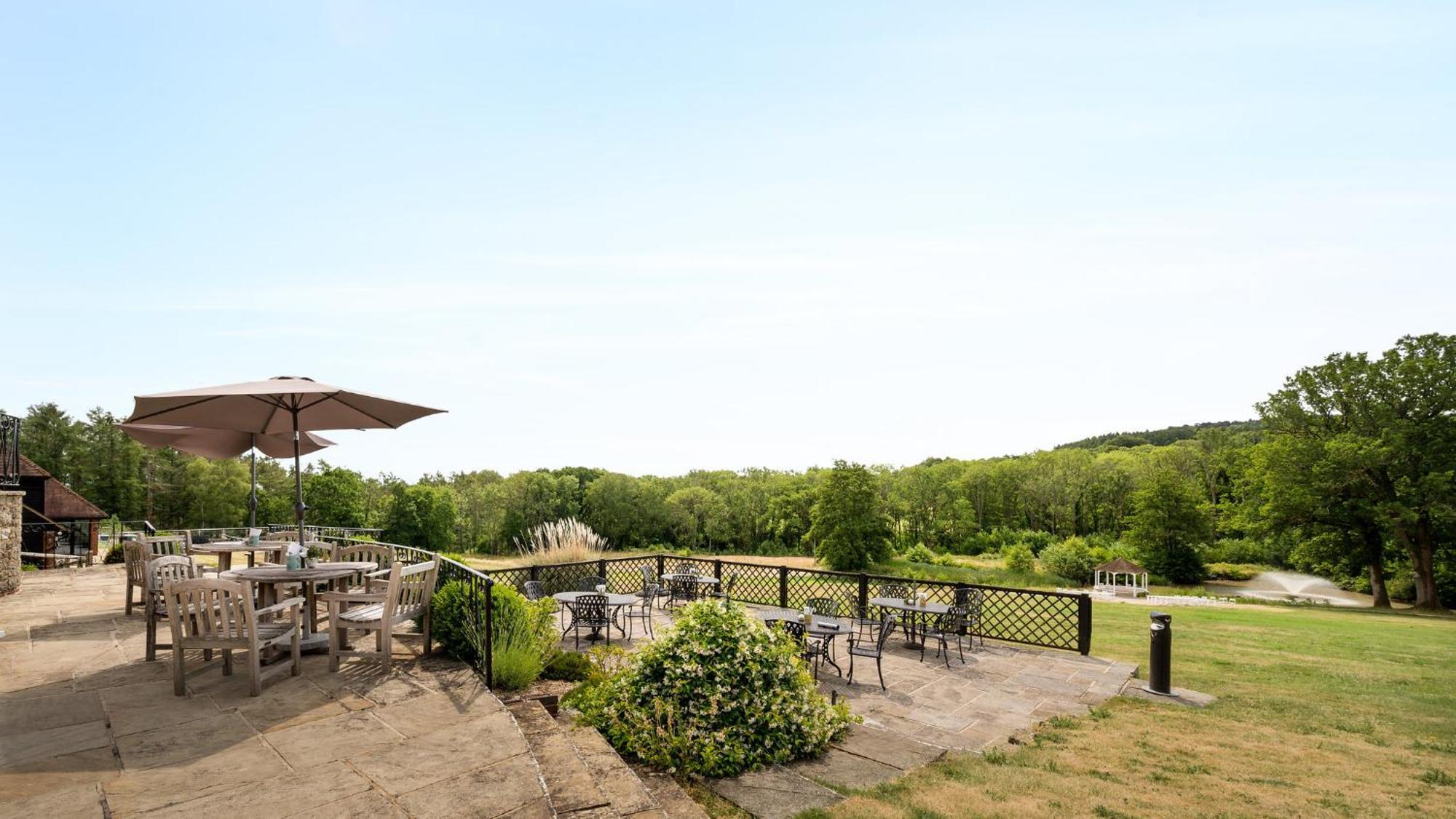 Voco Lythe Hill Hotel & Spa By Ihg Haslemere Bagian luar foto