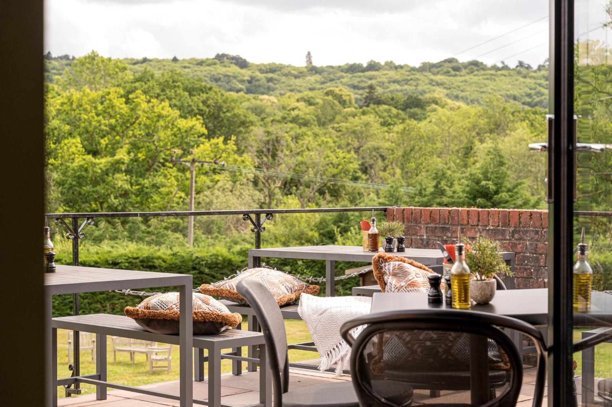 Voco Lythe Hill Hotel & Spa By Ihg Haslemere Bagian luar foto