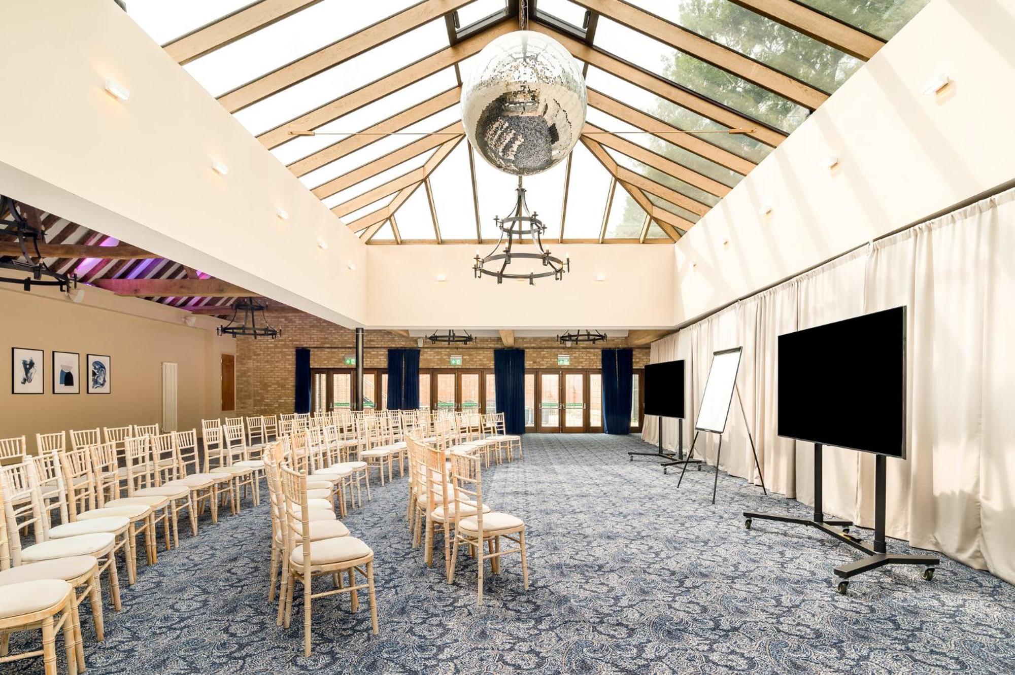 Voco Lythe Hill Hotel & Spa By Ihg Haslemere Bagian luar foto