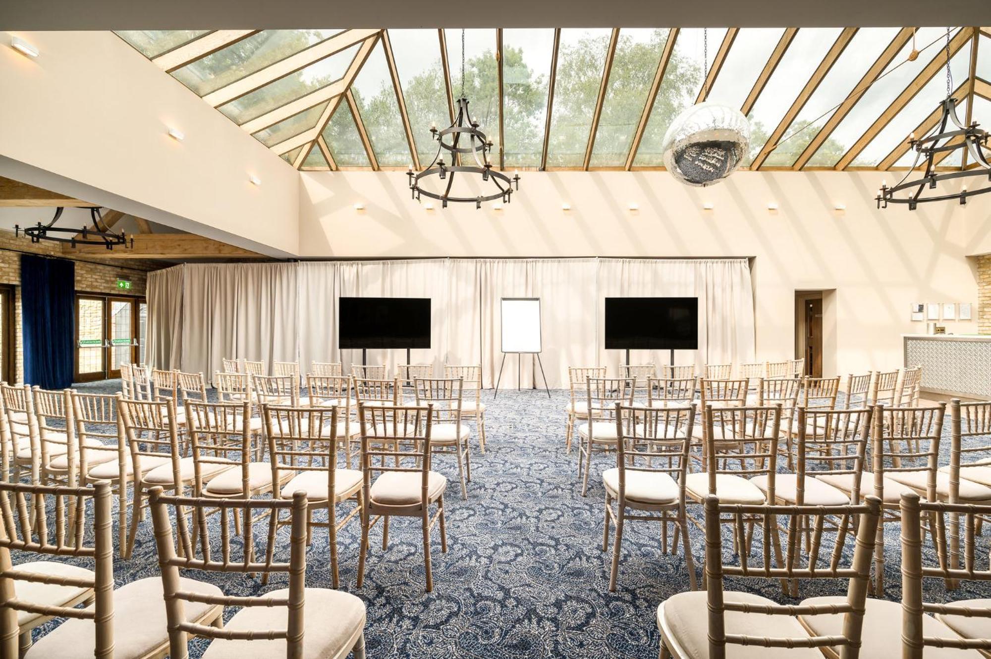 Voco Lythe Hill Hotel & Spa By Ihg Haslemere Bagian luar foto
