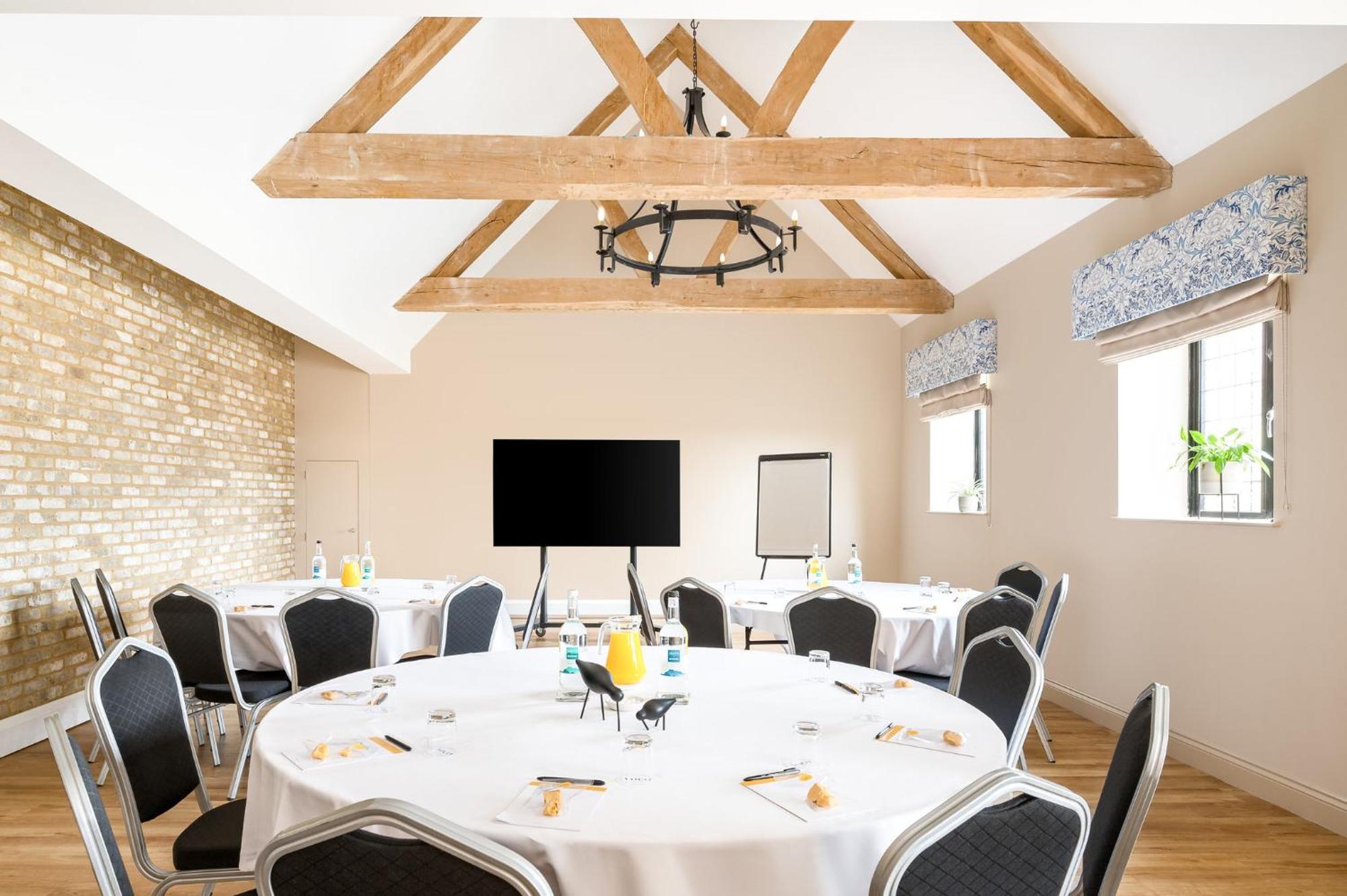 Voco Lythe Hill Hotel & Spa By Ihg Haslemere Bagian luar foto