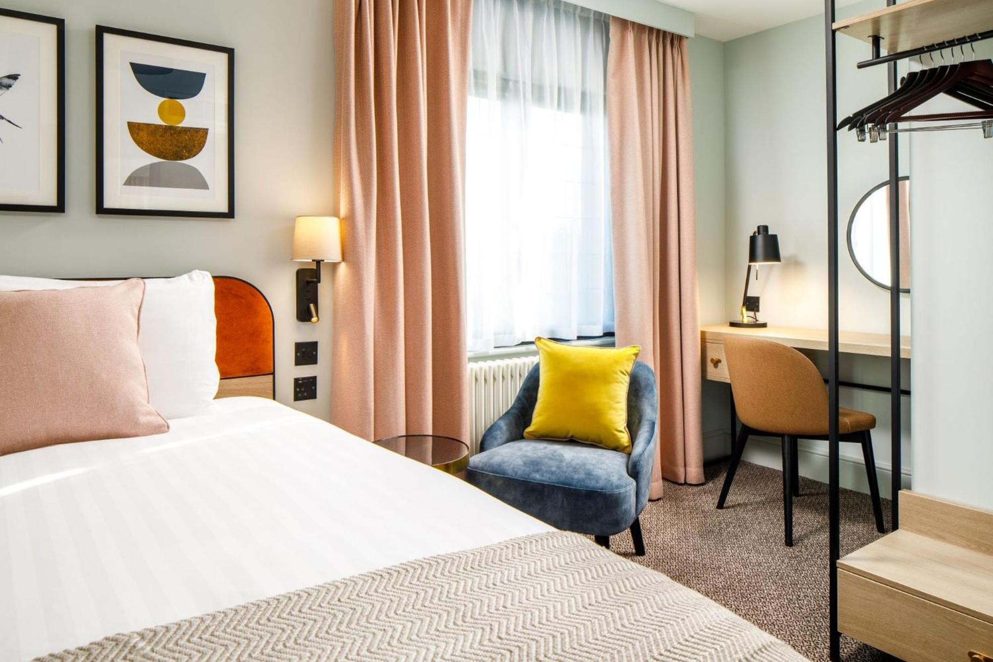 Voco Lythe Hill Hotel & Spa By Ihg Haslemere Bagian luar foto