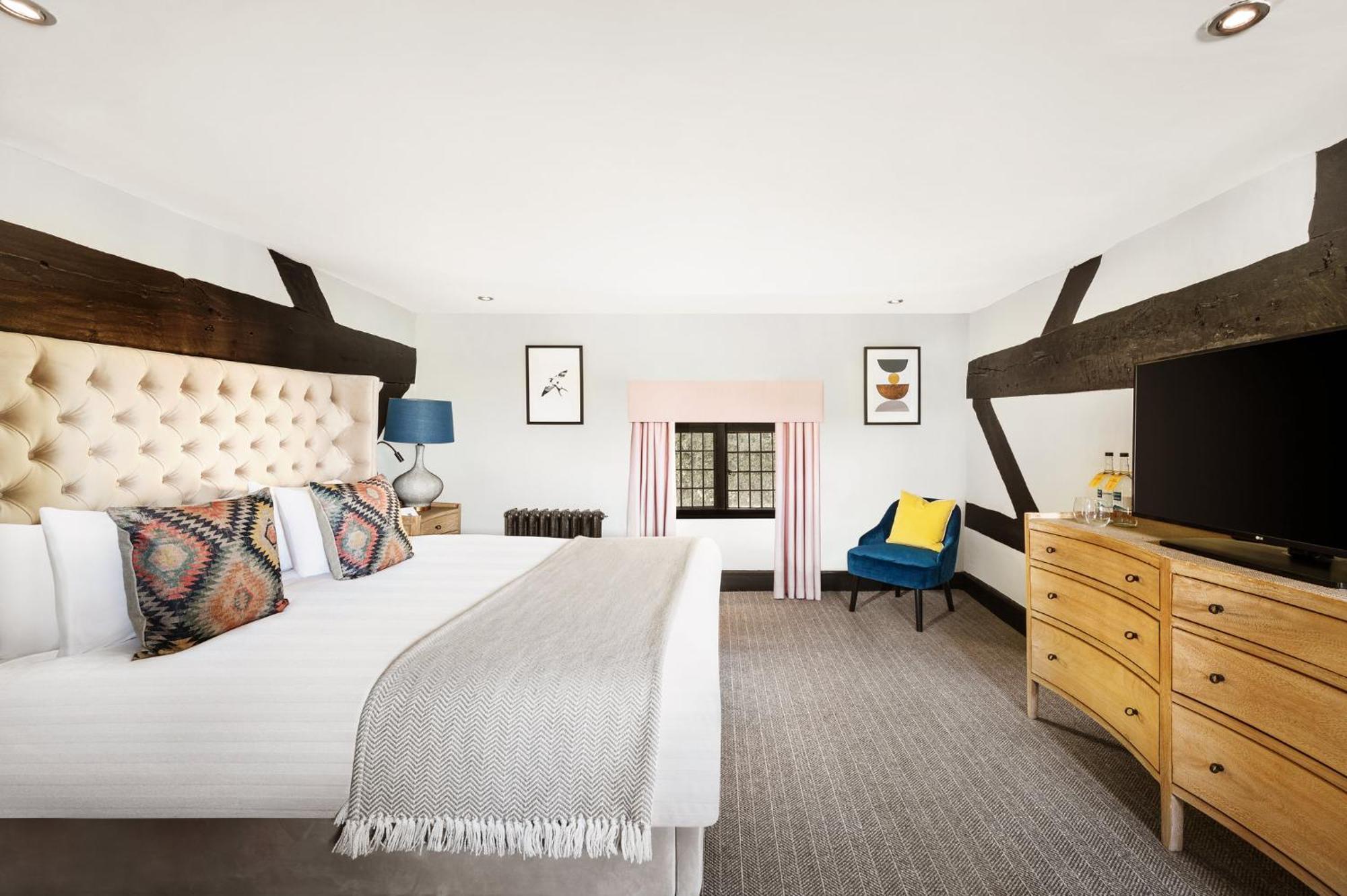 Voco Lythe Hill Hotel & Spa By Ihg Haslemere Bagian luar foto