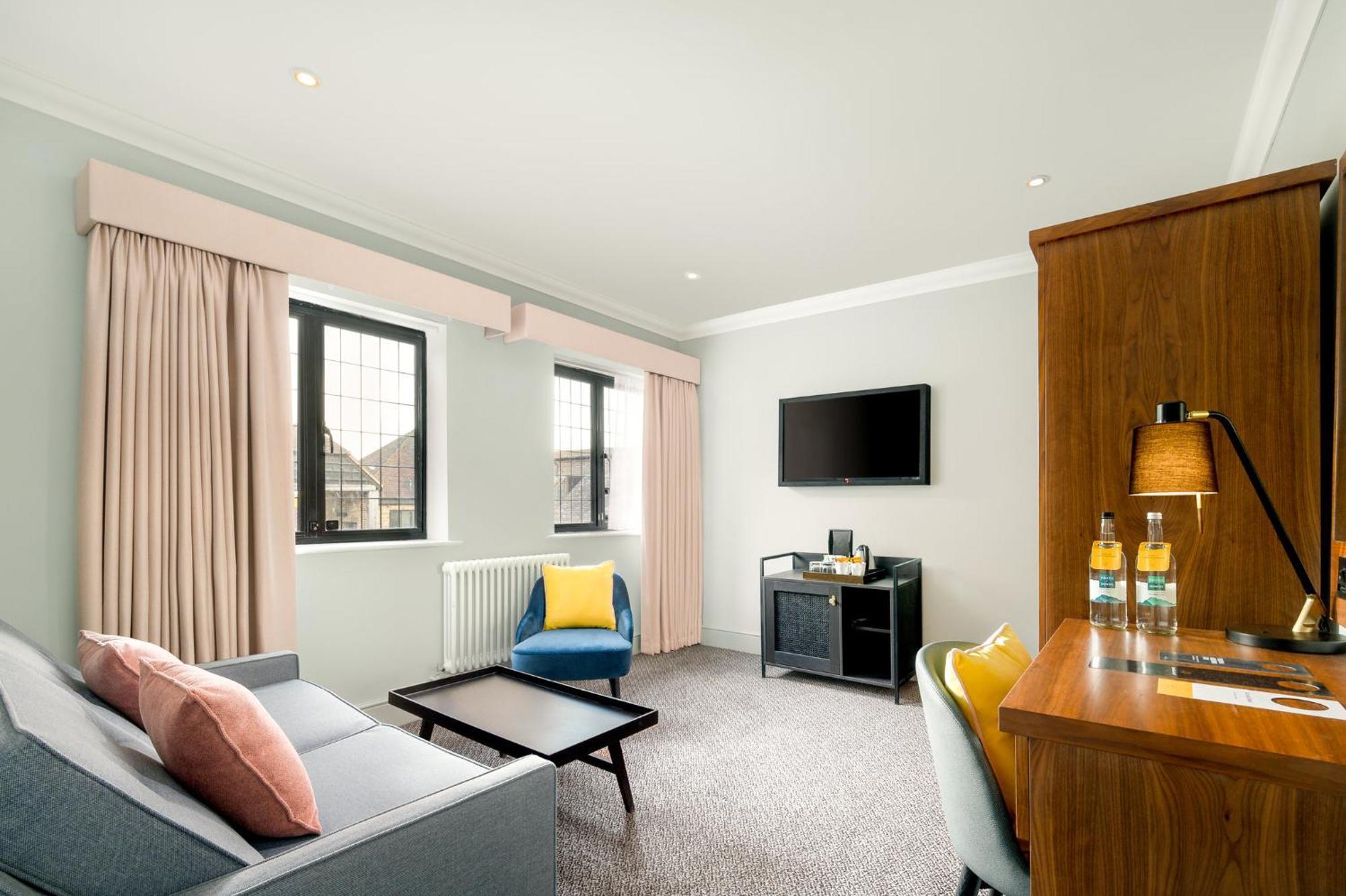Voco Lythe Hill Hotel & Spa By Ihg Haslemere Bagian luar foto