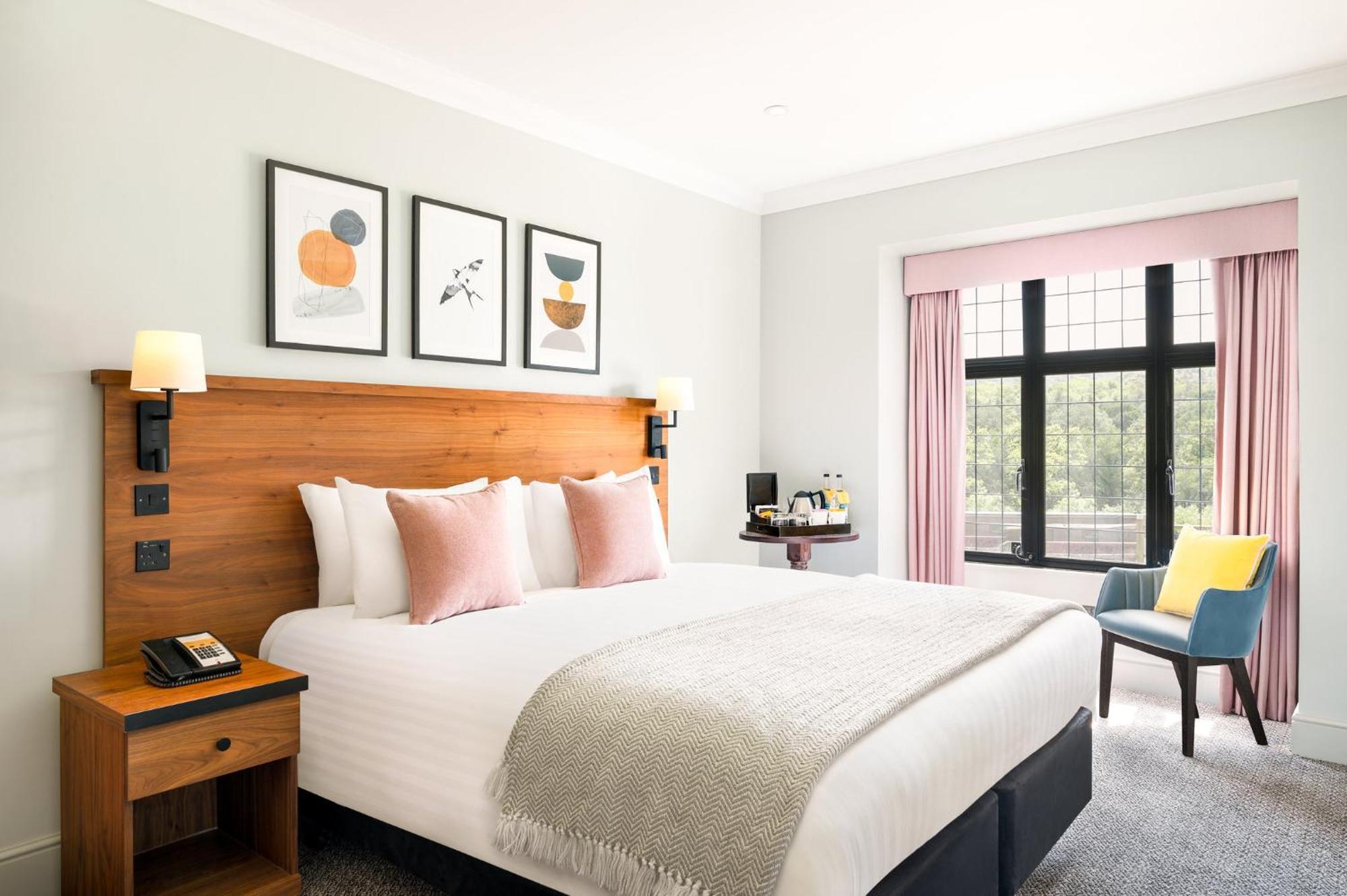 Voco Lythe Hill Hotel & Spa By Ihg Haslemere Bagian luar foto